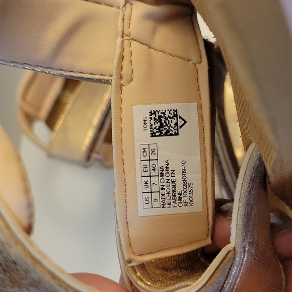 TOM'S Ray Metallic Hook Loop Straps Sandals 9 - Picture 11 of 11